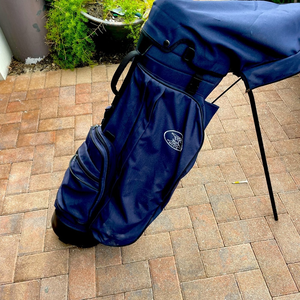 XS sports golf stand bag with rain cover .